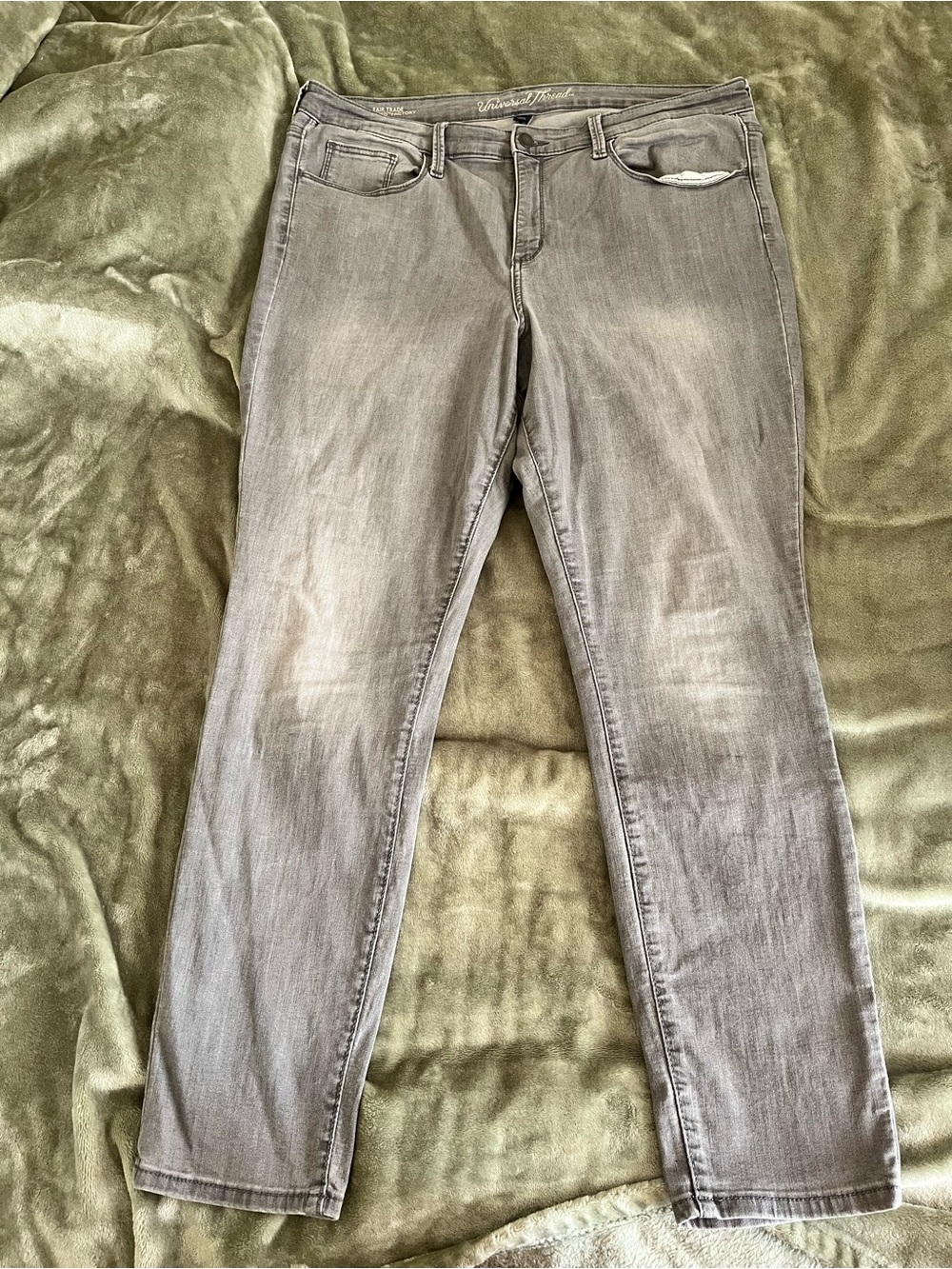 Universal Thread Women’s Grey Skinny Jeans
